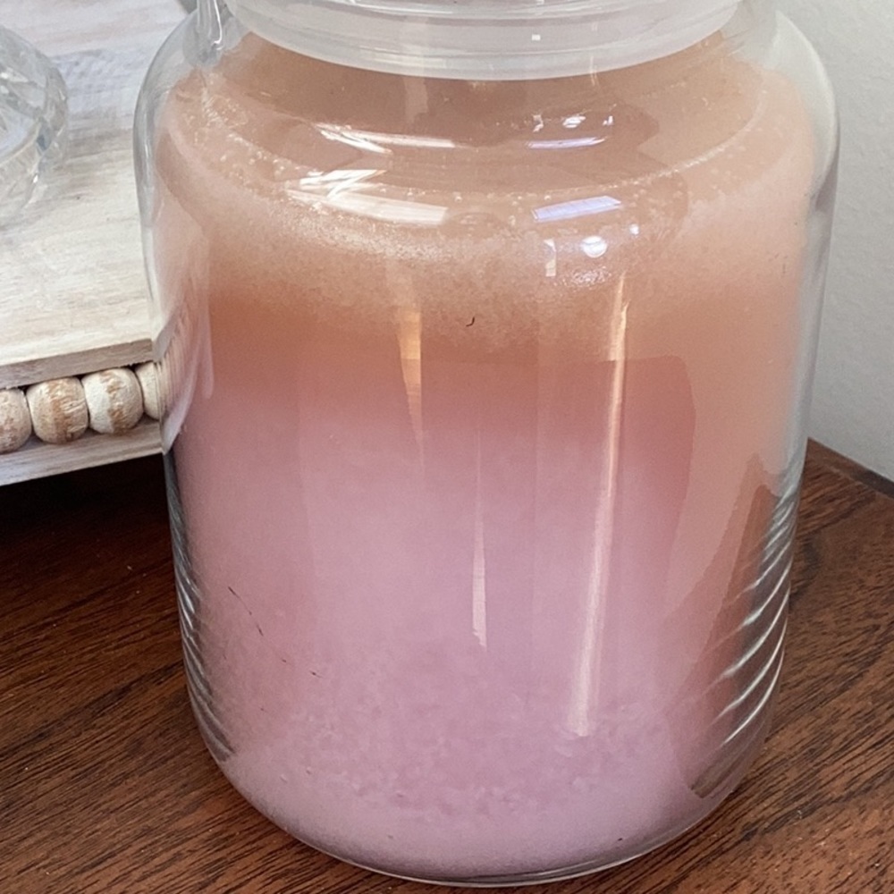 Yankee candle, beautiful bloom scented candle, never used, 22 ounce candle - Picture 6 of 8